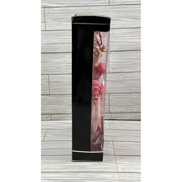 I Love Lucy Barbie Collector Episode 116 Lucy Gets in Pictures 2006 - Picture 3 of 7